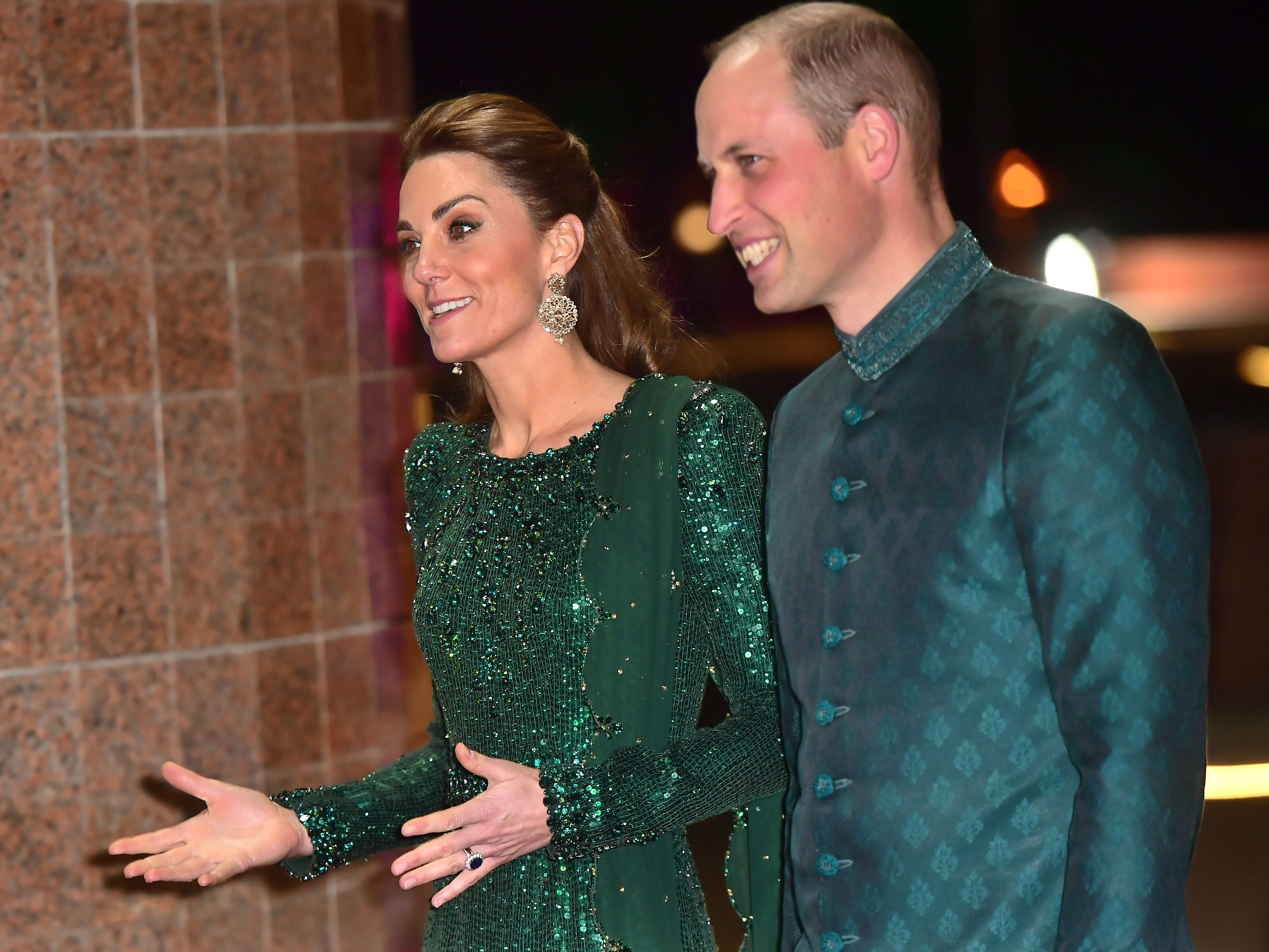 Kate Middleton Wears a Jenny Packham ...